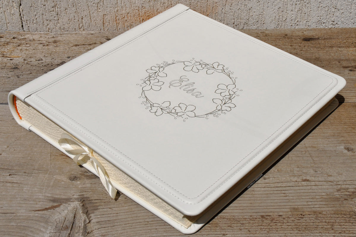 Incantevole Album Fotografico in Vera Pelle Personalizzabile - Album da  Matrimonio Bianco Quadrato con Bellissima Ghirlanda – Giovelli Design