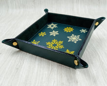 Carica l&#39;immagine nel visualizzatore di Gallery, handcrafted italian green leather pocket emptier with a winter and christmas theme by Giovelli Design
