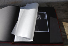 Load image into Gallery viewer, exmple of black cardboard of a photo album by Giovelli Design
