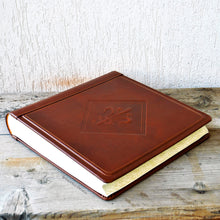 Carica l&#39;immagine nel visualizzatore di Gallery, medium brown leather scrapbook album by Giovelli Design
