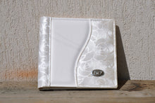 Carica l&#39;immagine nel visualizzatore di Gallery, 25th or 50th anniversary white photo album by Giovelli Design
