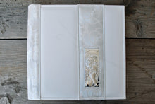 Carica l&#39;immagine nel visualizzatore di Gallery, fancy white first holy communion photo book italian handmade by Giovelli Design
