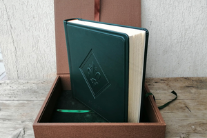 leather green photo album with box by giovelli design