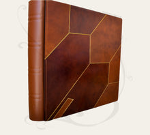 Carica l&#39;immagine nel visualizzatore di Gallery, standing photo album with special mosaic hive cover by Giovelli Design
