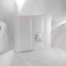 Carica l&#39;immagine nel visualizzatore di Gallery, classy white baby photo album by giovelli design
