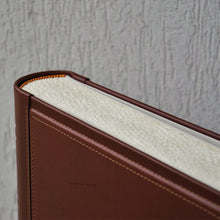 Load image into Gallery viewer, elegant finishes of a classical italian handmade album by giovelli design
