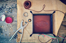 Carica l&#39;immagine nel visualizzatore di Gallery, picture from above of an enchanting middle brown valet tray by giovelli design
