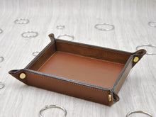 Carica l&#39;immagine nel visualizzatore di Gallery, rectangular middle brown leather catchall by Giovelli Design
