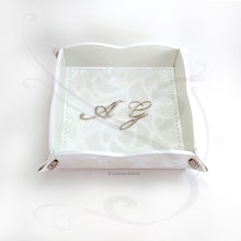 Carica l&#39;immagine nel visualizzatore di Gallery, white valet tray with metal initials by Giovelli Design
