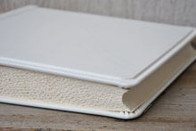 Carica l&#39;immagine nel visualizzatore di Gallery, elegant white leather family album for photos by Giovelli Design
