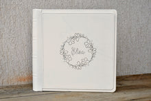 Carica l&#39;immagine nel visualizzatore di Gallery, very light cream white wedding leather bound book by Giovelli Design
